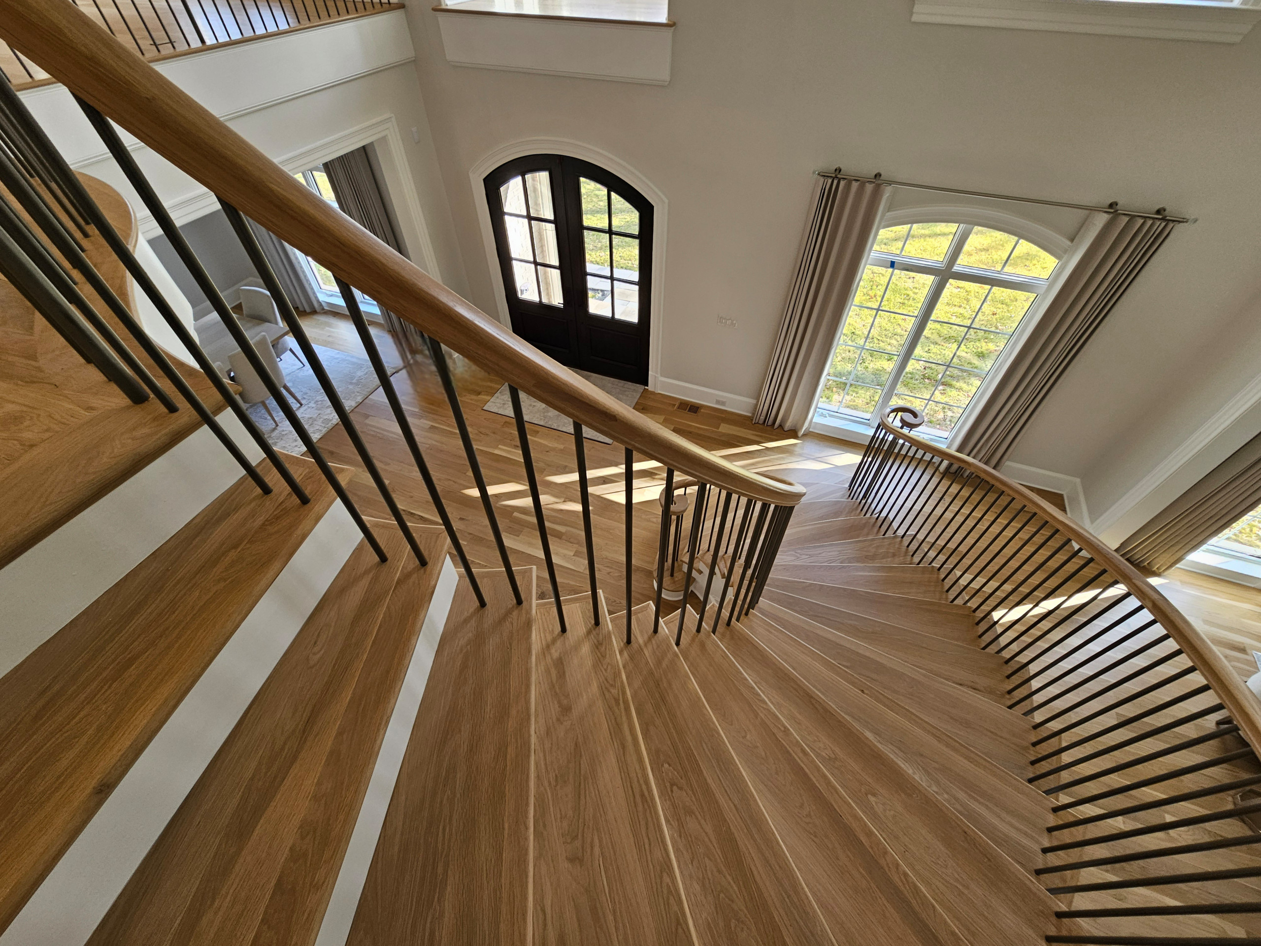 116_Elegant & Eye-catching Curved Staircase, Leesburg VA 20175