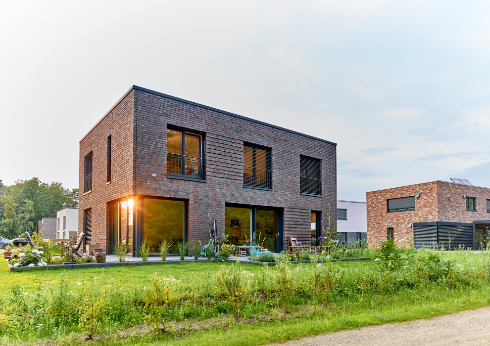 Mid-sized industrial two-storey brick house exterior in Hamburg with a flat roof.