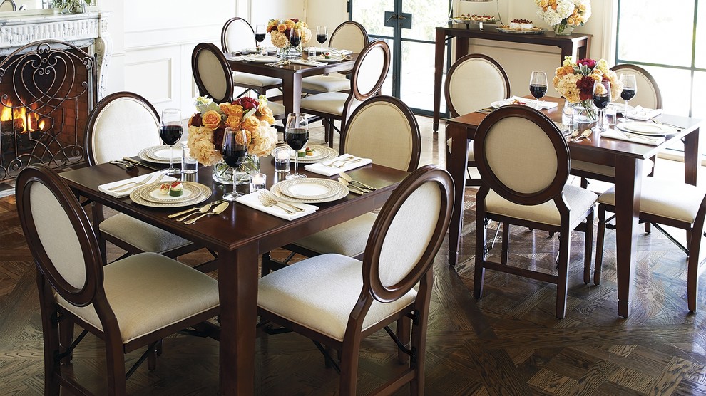 Dining room - traditional dining room idea
