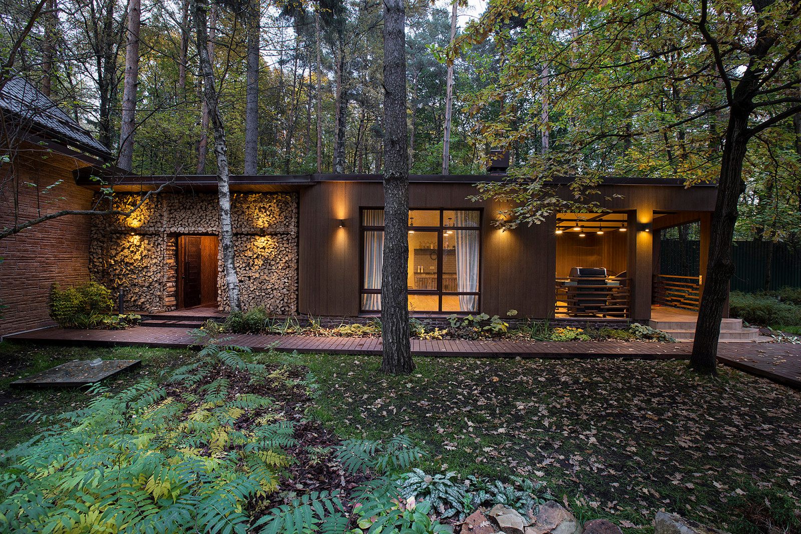 Дом под соснами