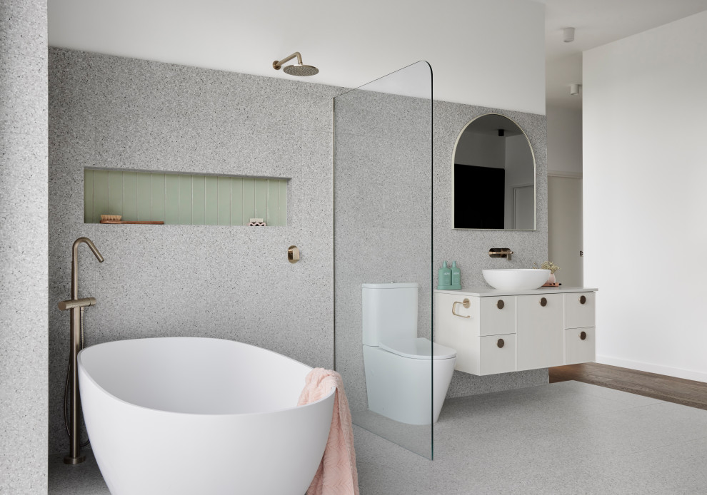 Example of a beach style bathroom design in Melbourne