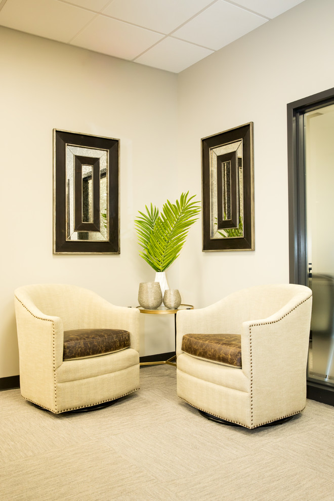 Entryway - transitional entryway idea in St Louis