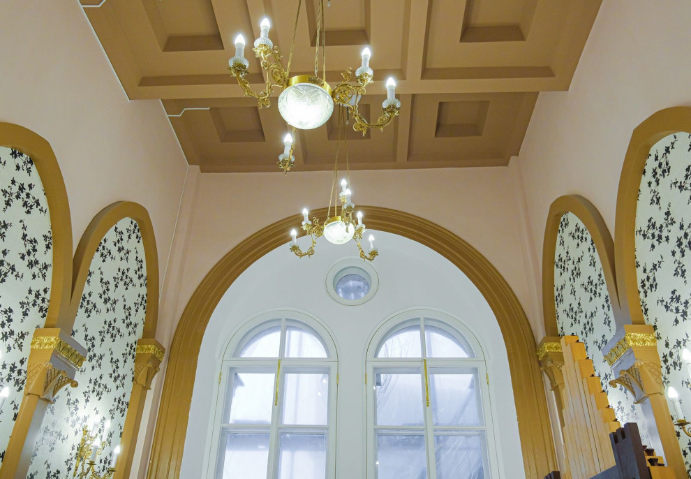 Квартира с историческими окнами и двери