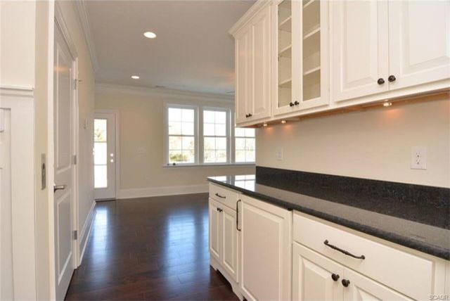 Kitchen - transitional kitchen idea