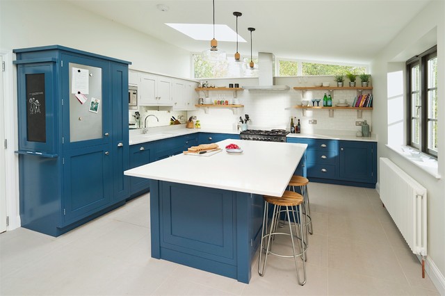 Blue Shaker Kitchen in Hitchin nyklassisk-koekken