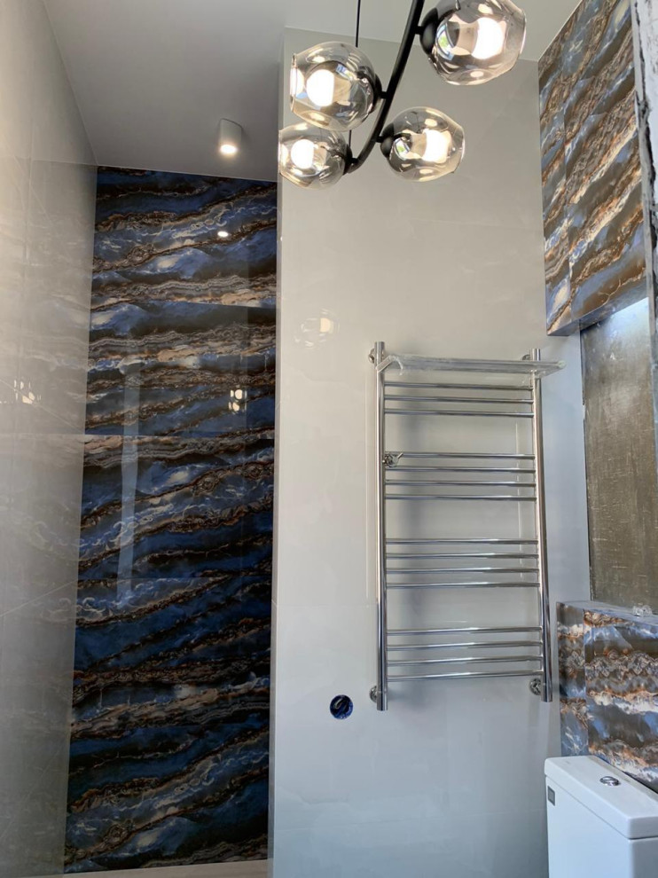 Сан. узел с акцентным керамогранитом