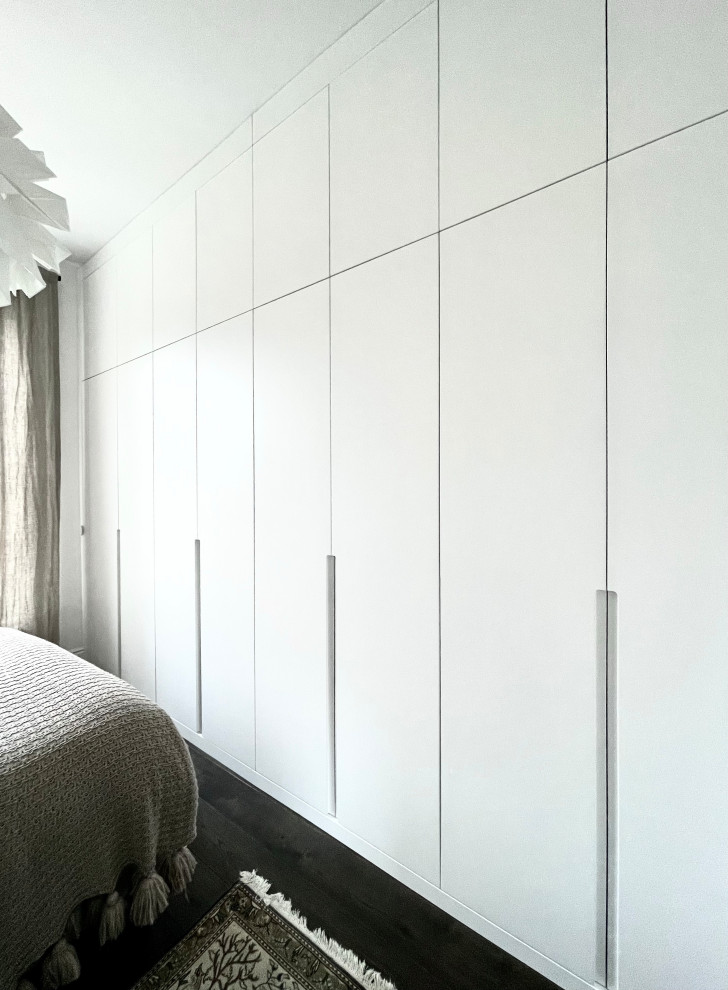 Immagine di una camera da letto design di medie dimensioni