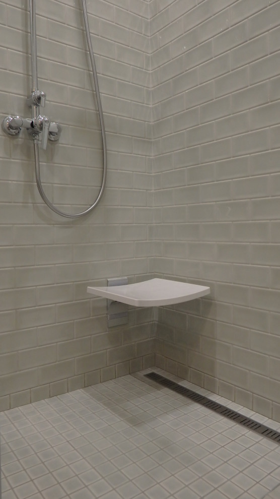 ЖК Вивальди - новый санузел в квартире-студии в новостройке с душевым углом