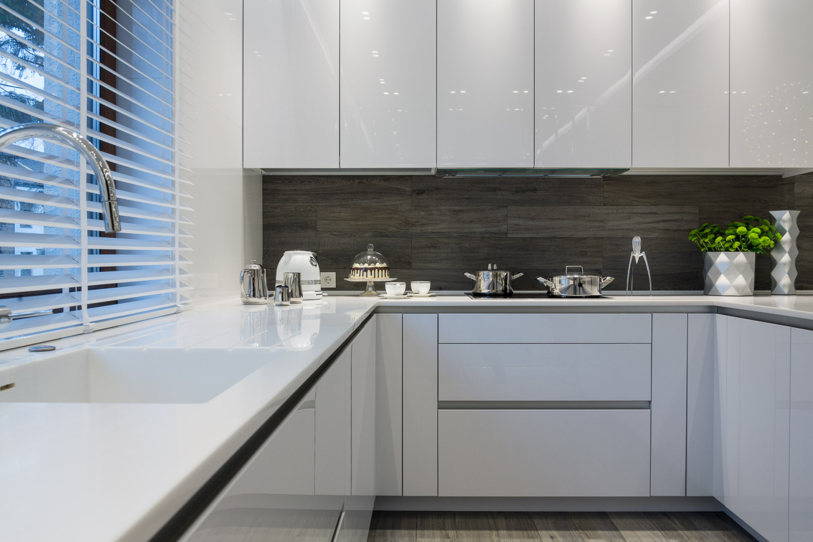 БЕЛЫМ ПО БЕЛОМУ