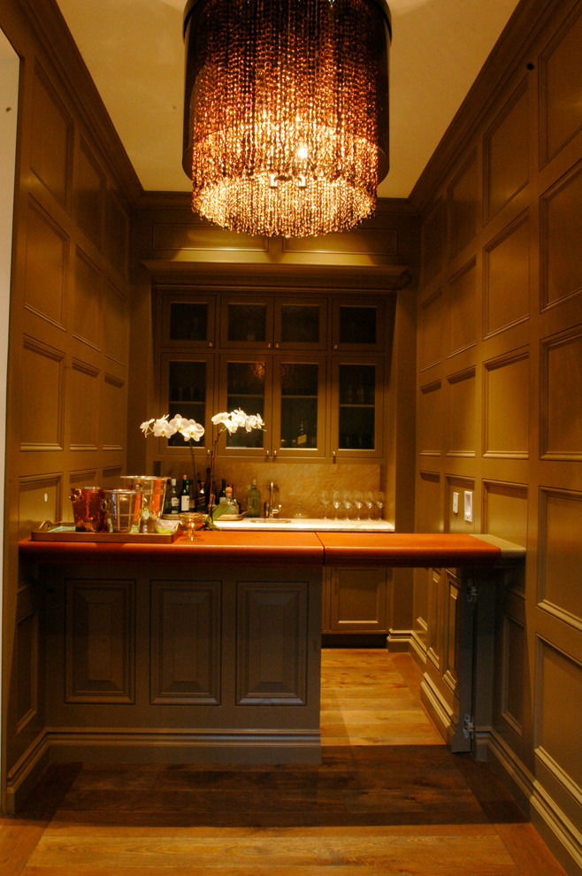 Photo of a small transitional home bar in Los Angeles.