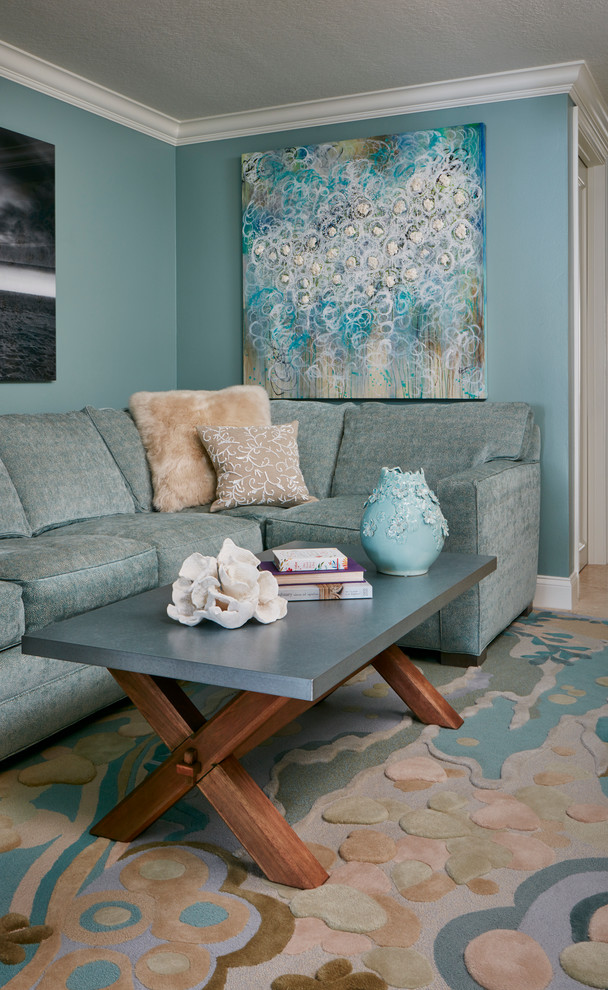 Transitional home design photo in Miami