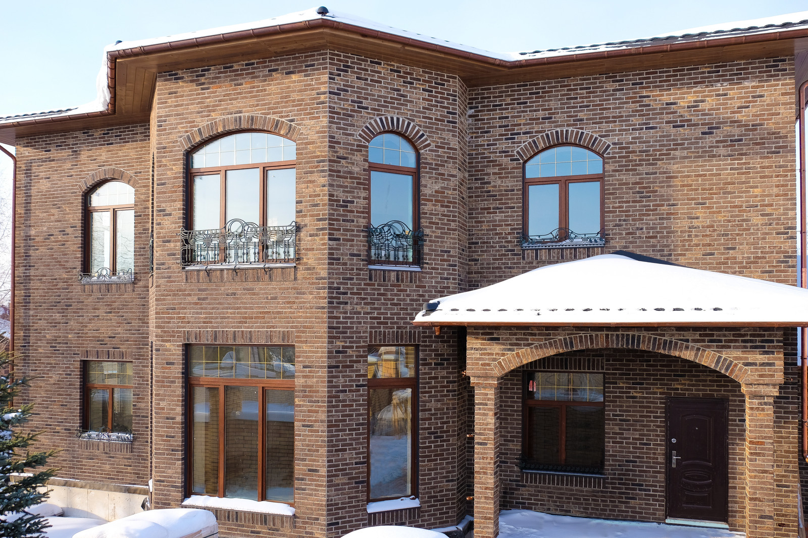 Классический дом в поселке Карпов пруд