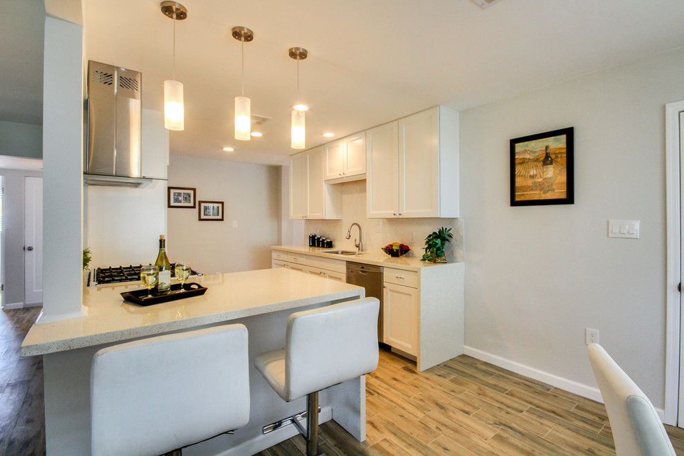 Kitchen - transitional kitchen idea in Phoenix