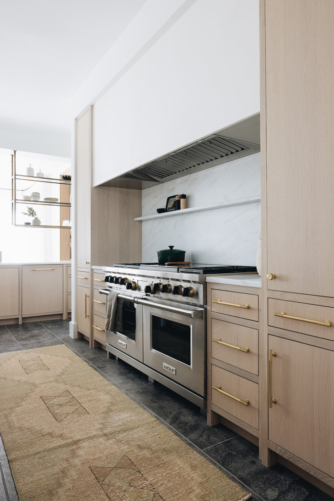 Transitional kitchen photo in Chicago