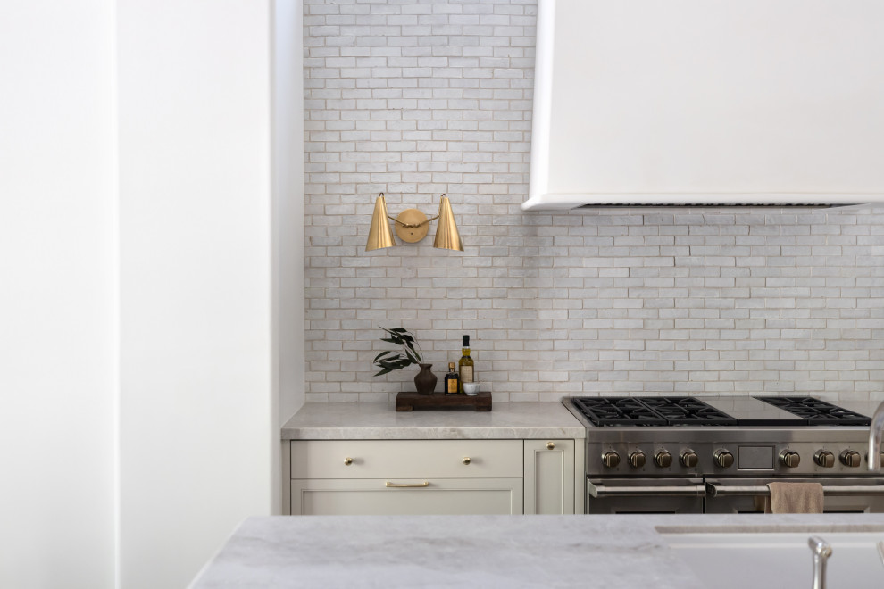 Transitional kitchen photo in Phoenix