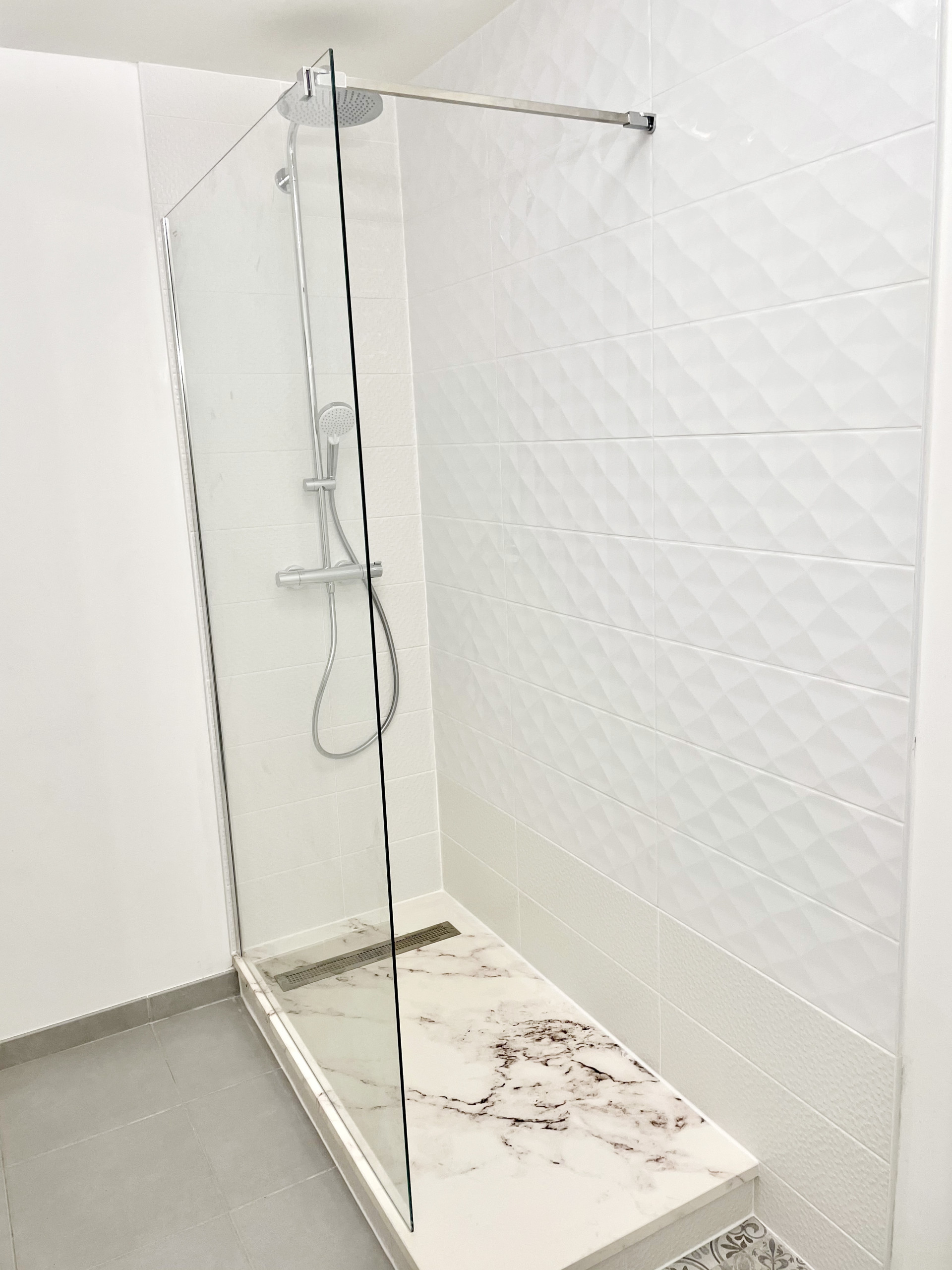 Salle d'eau attenante à la chambre parentale