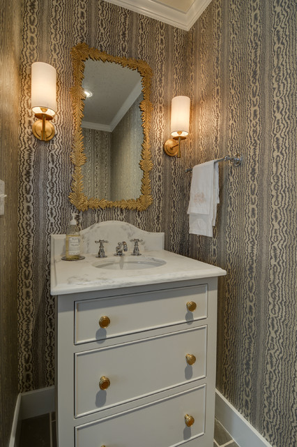 Residential klassisch-modern-badezimmer