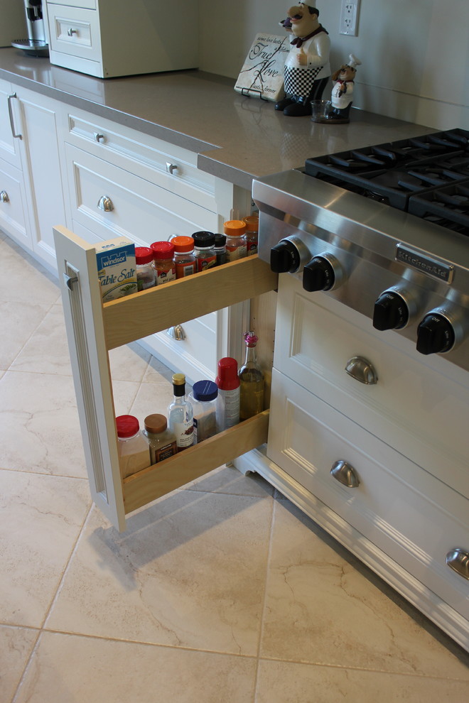 Example of a transitional kitchen design in Toronto
