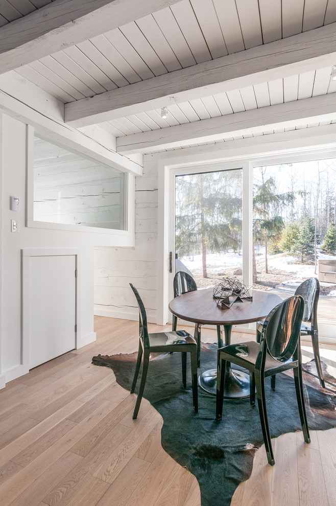 Home design - transitional home design idea in Toronto