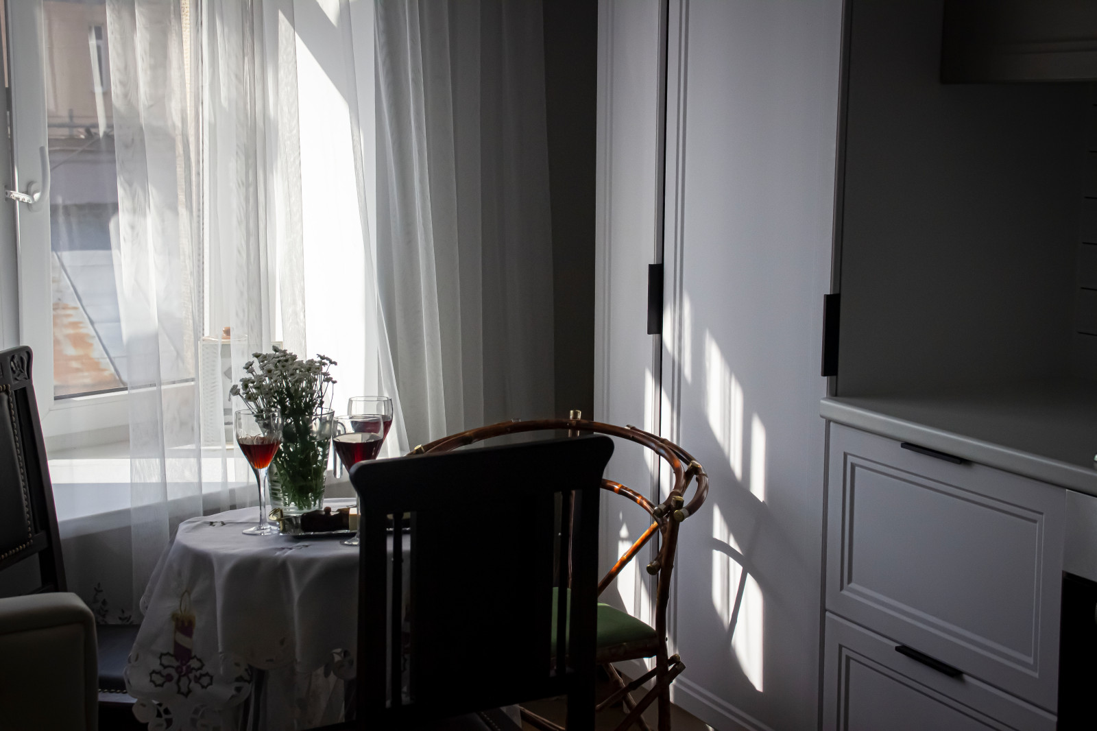 Квартира с антикварной мебелью для театрального критика