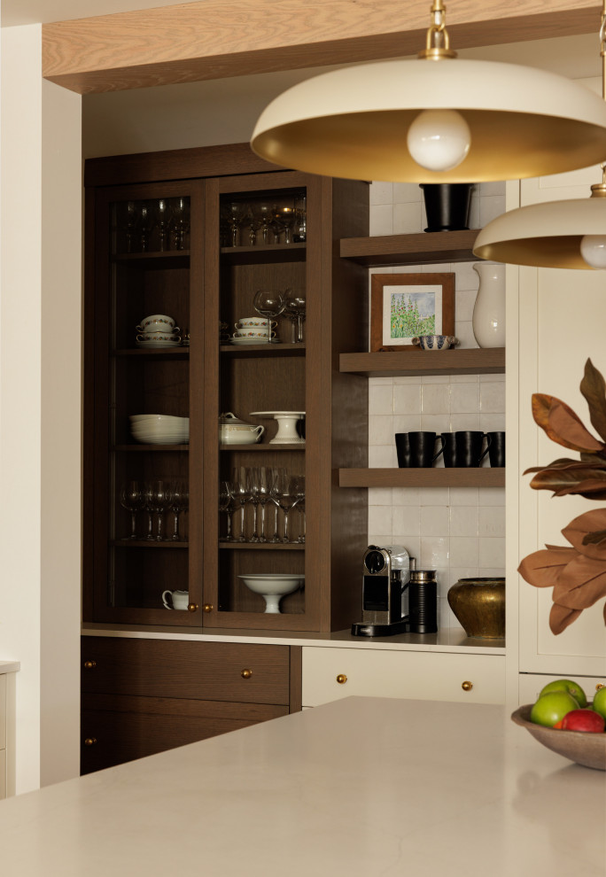 Home design - transitional home design idea in Toronto