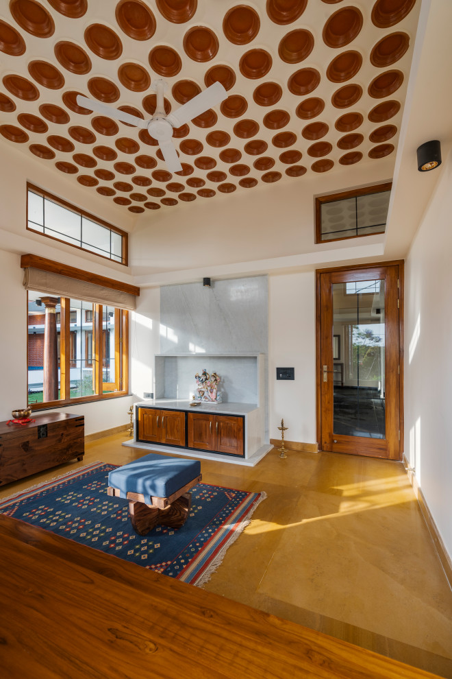 Ispirazione per un grande soggiorno design con pareti bianche, pavimento in pietra calcarea, pavimento giallo, soffitto a cassettoni e pareti in legno