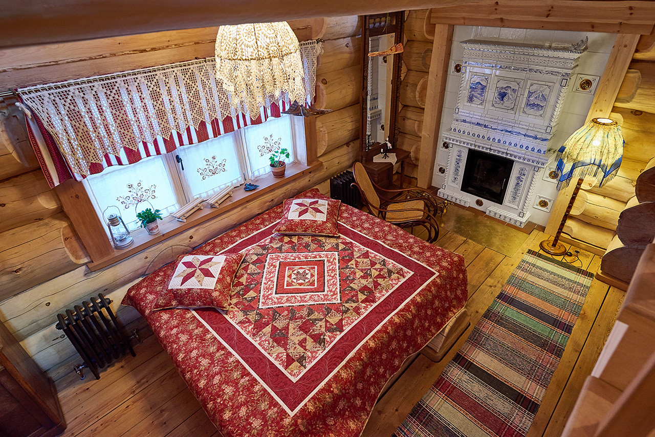 Интерьер деревянного дома в русском стиле