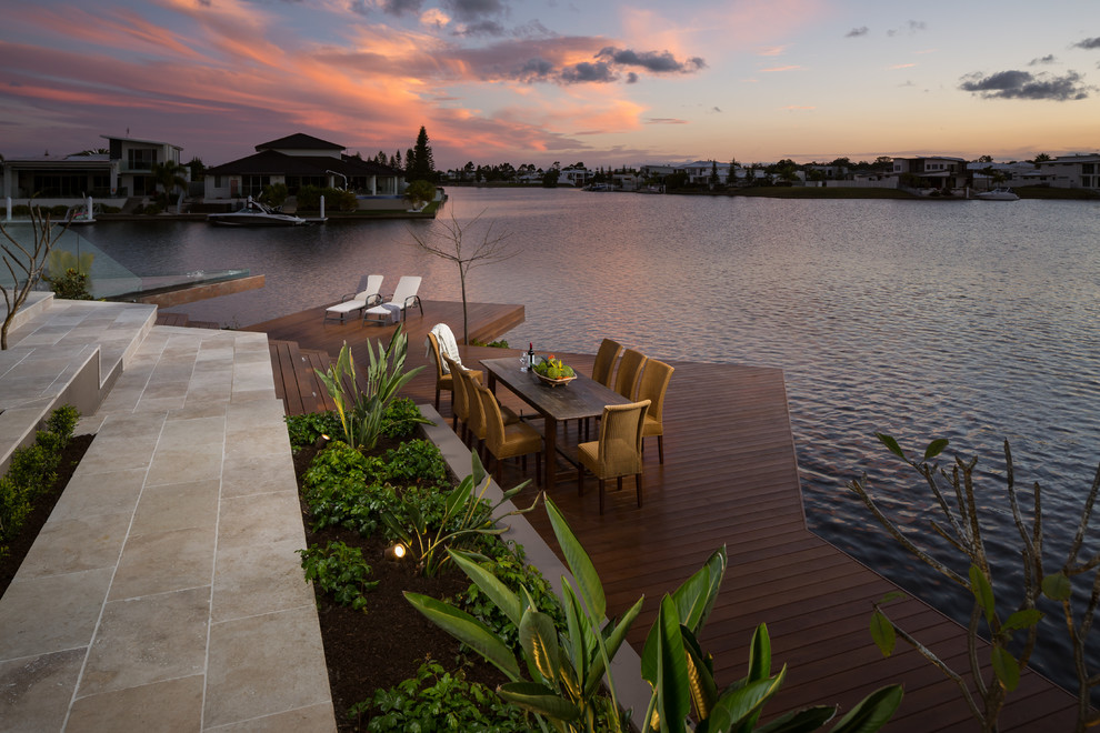 This is an example of a contemporary deck in Sunshine Coast.