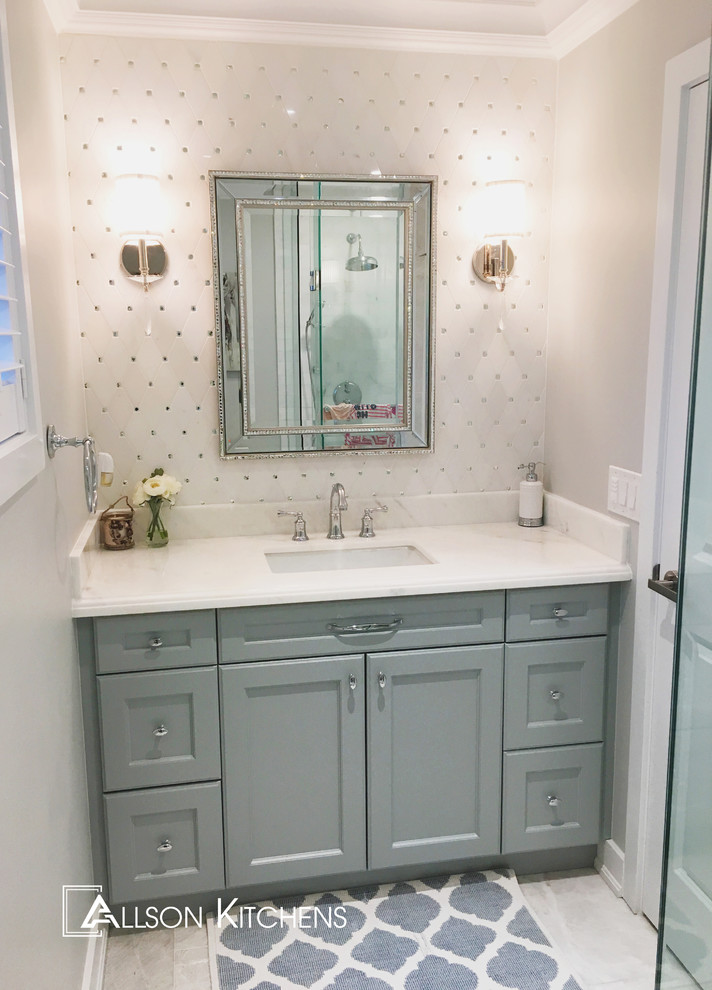 Inspiration for a transitional kitchen remodel in Toronto