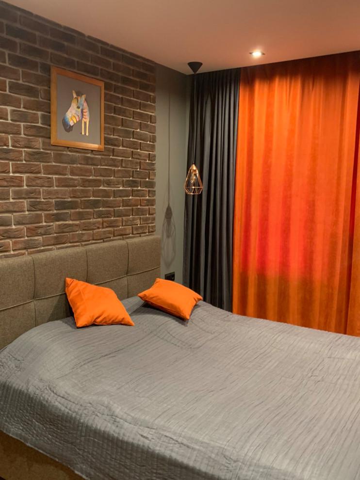 Спальня с яркими акцентами