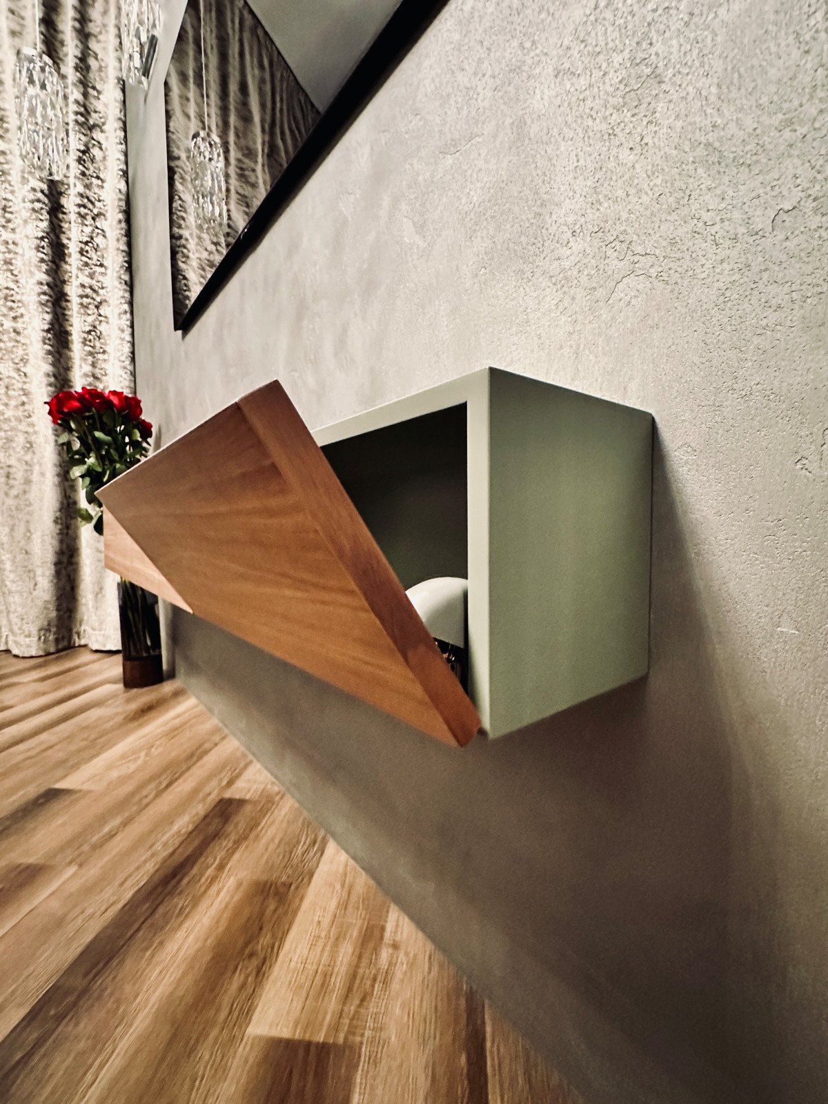 Тумба навесная.