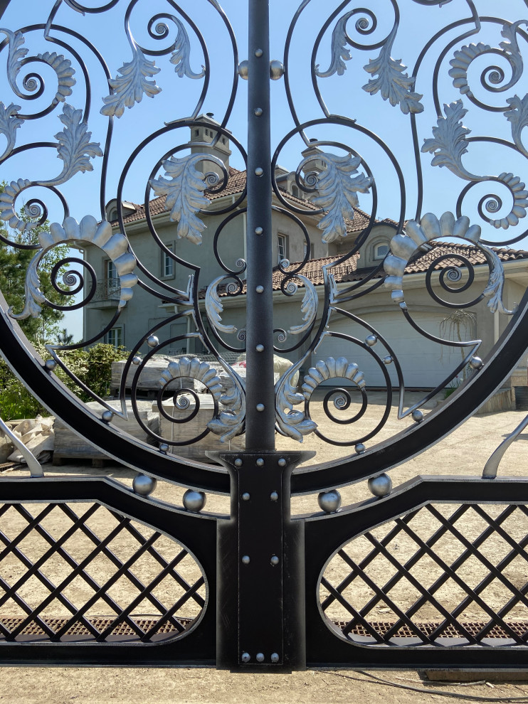 Европейские кованые ворота.