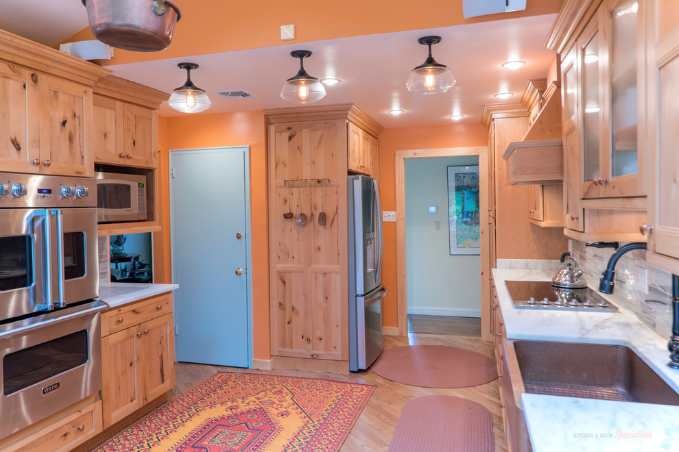 Eat-in kitchen - eat-in kitchen idea in New York with marble countertops and no island
