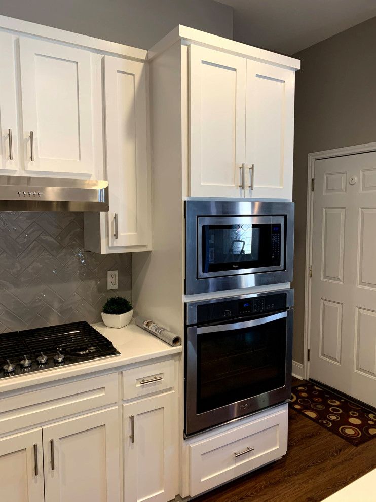 Kitchen - kitchen idea in Austin