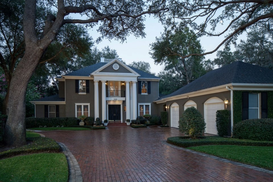 Inspiration for a traditional exterior in Orlando.