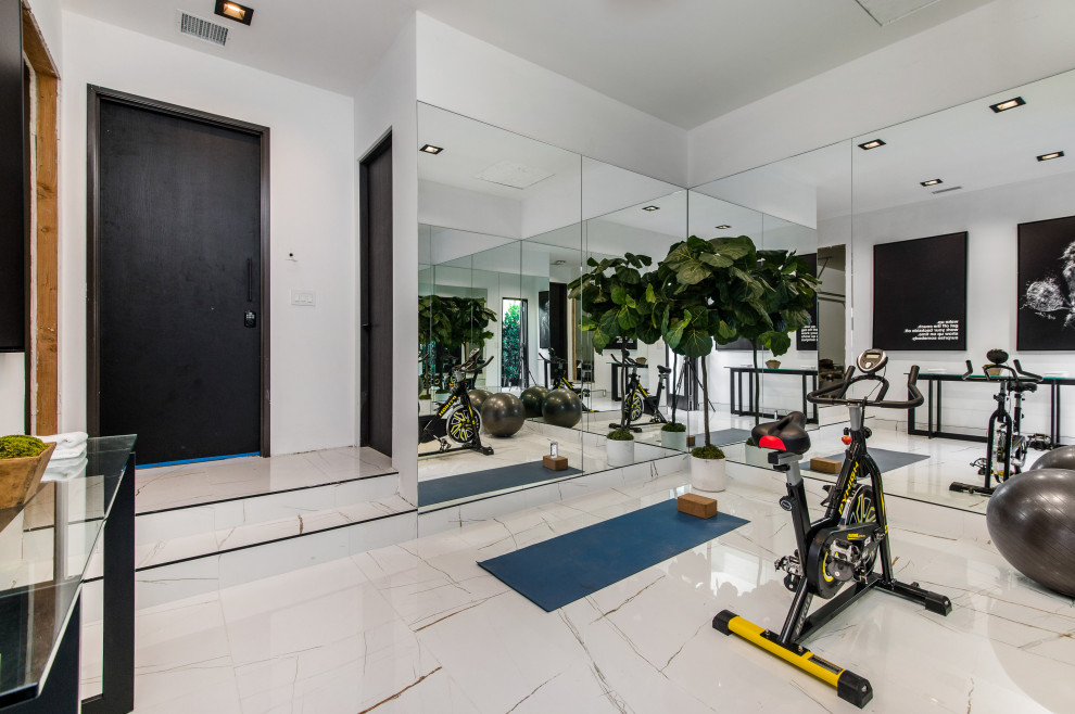 This is an example of a contemporary home gym in Los Angeles.