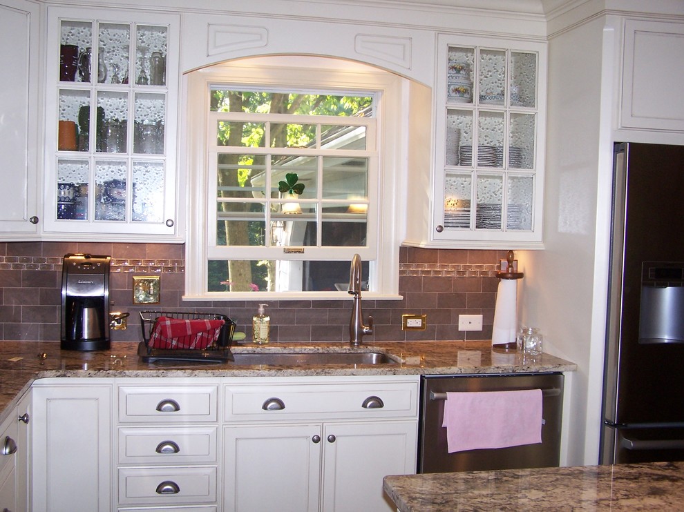 Photo of a small traditional l-shaped eat-in kitchen in Philadelphia with flat-panel cabinets, white cabinets, granite benchtops, grey splashback, glass tile splashback, stainless steel appliances, an undermount sink, medium hardwood floors and with island.