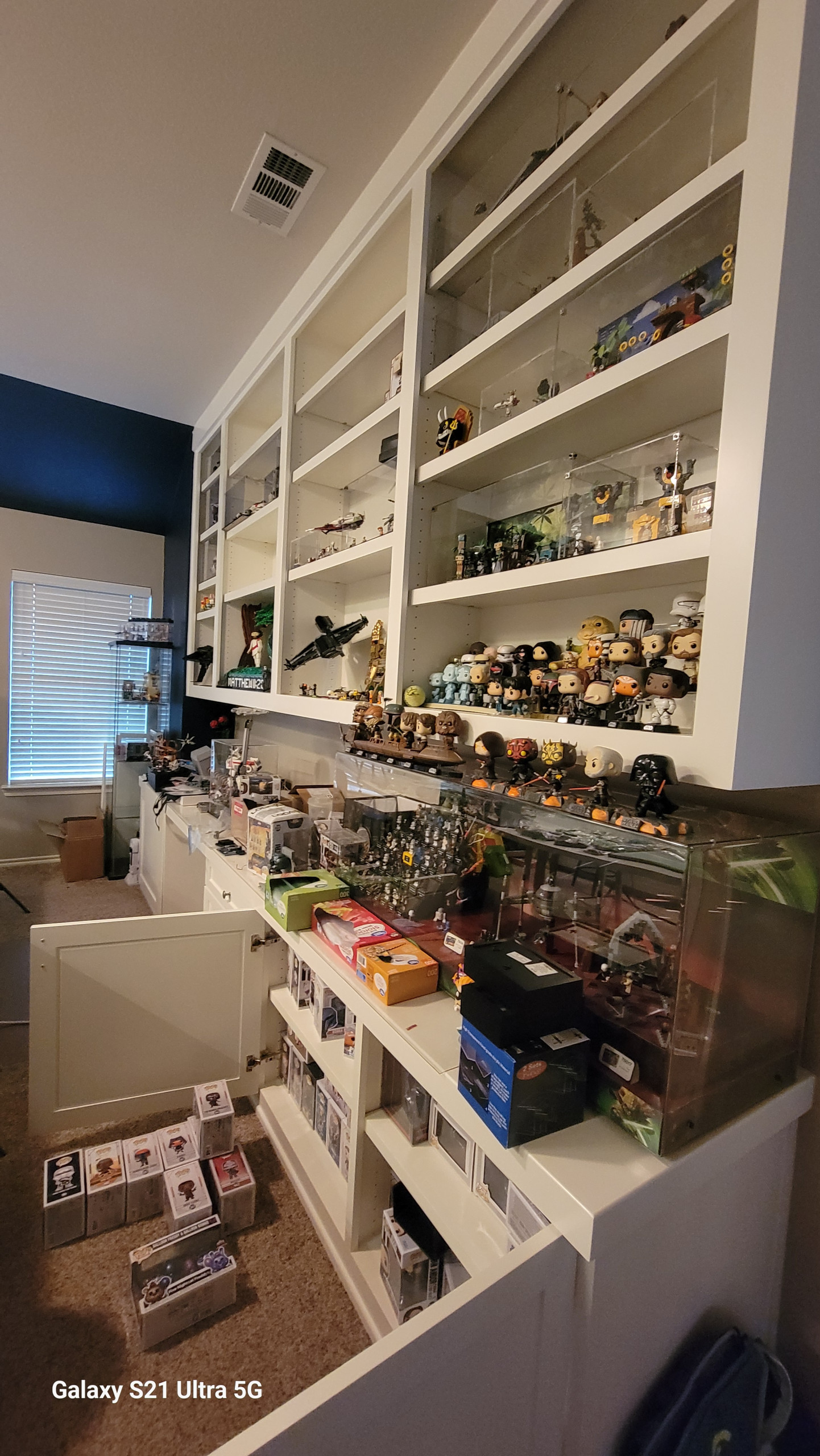 Art Figurine POP and LEGO display cabinets