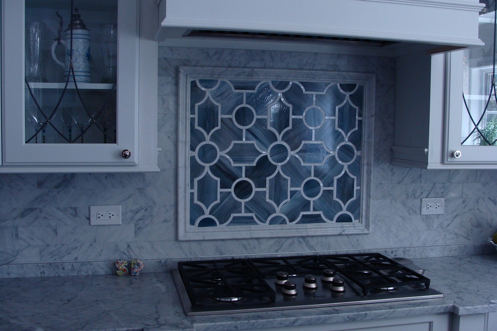 Example of a transitional kitchen design in Chicago