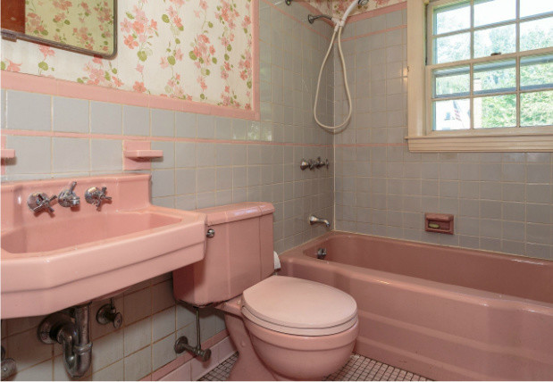 1950s Bathrooms and a Pink and Gray Kitchen: Friday Finds - Town