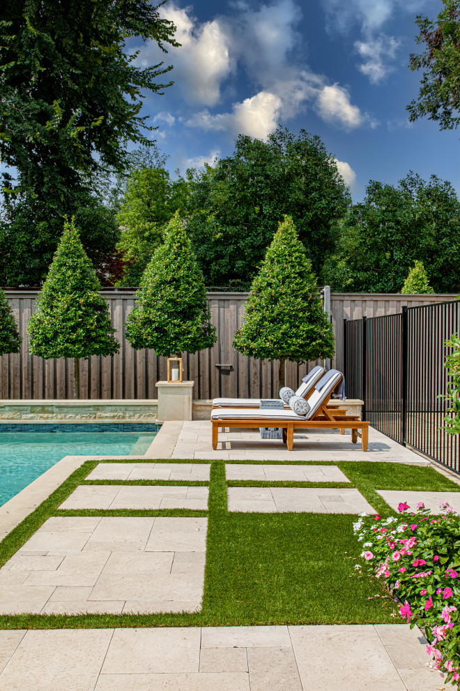 Example of a transitional home design design in Dallas