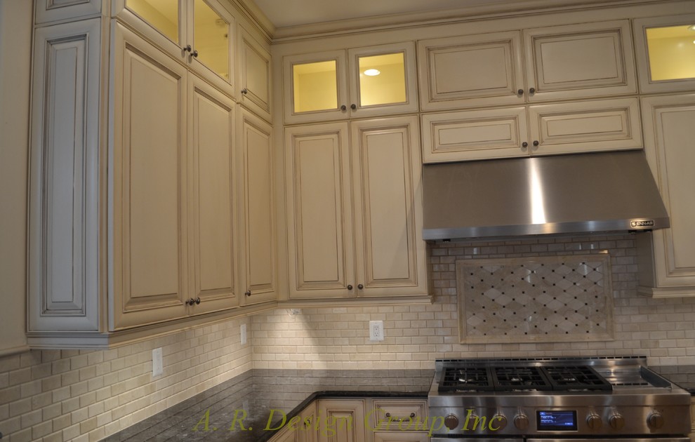 Example of a transitional kitchen design in DC Metro