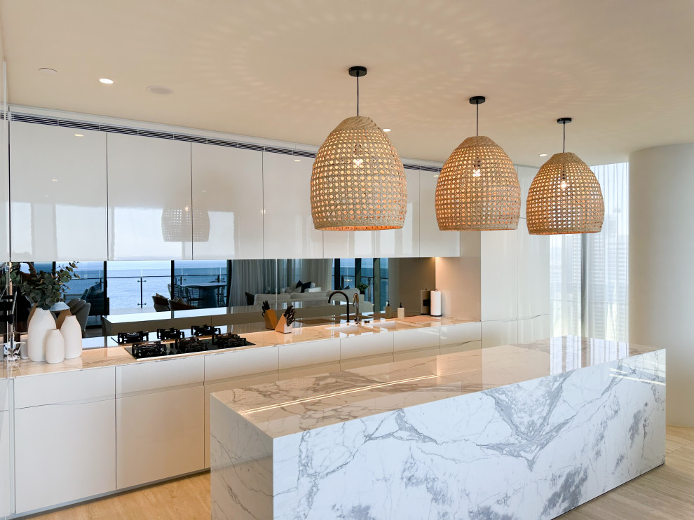 Photo of a beach style kitchen in Gold Coast - Tweed.