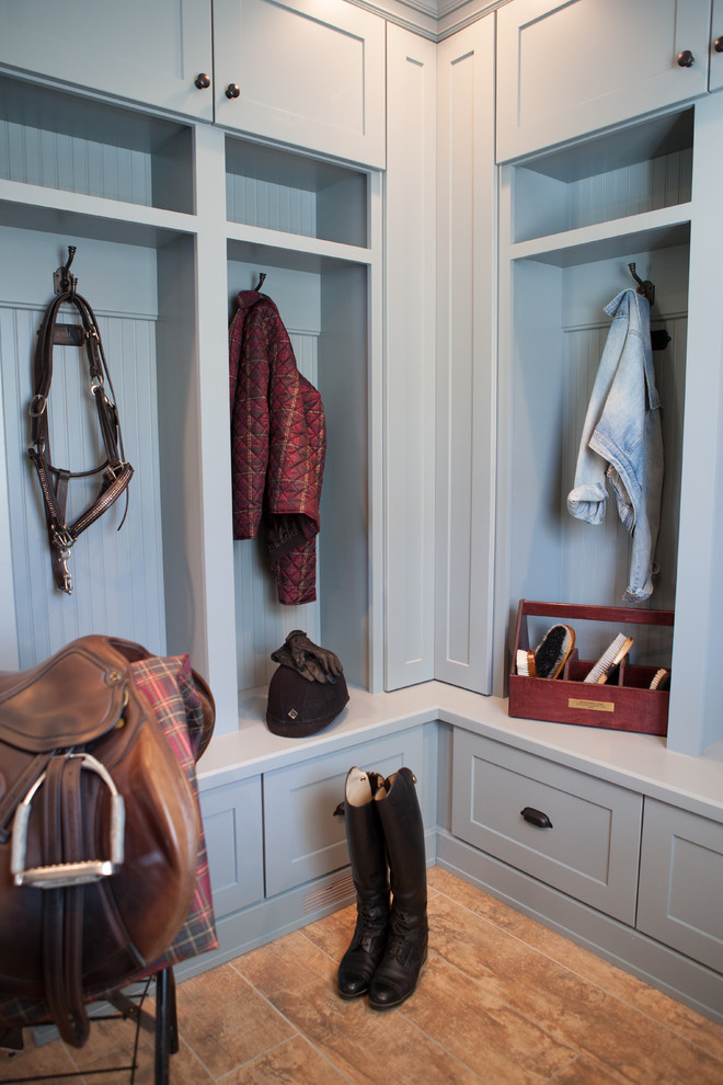 Design ideas for a small country mudroom in Chicago.