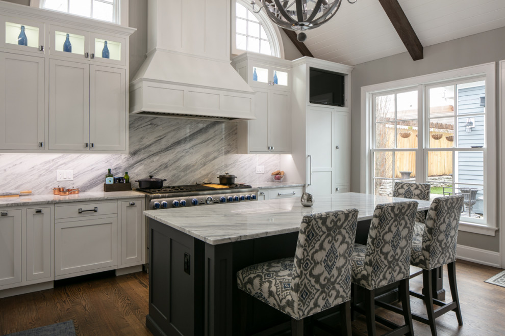 Transitional kitchen photo in Cincinnati
