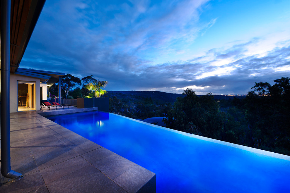 Photo of a contemporary infinity pool in Perth.
