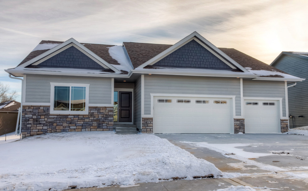 Home design - transitional home design idea