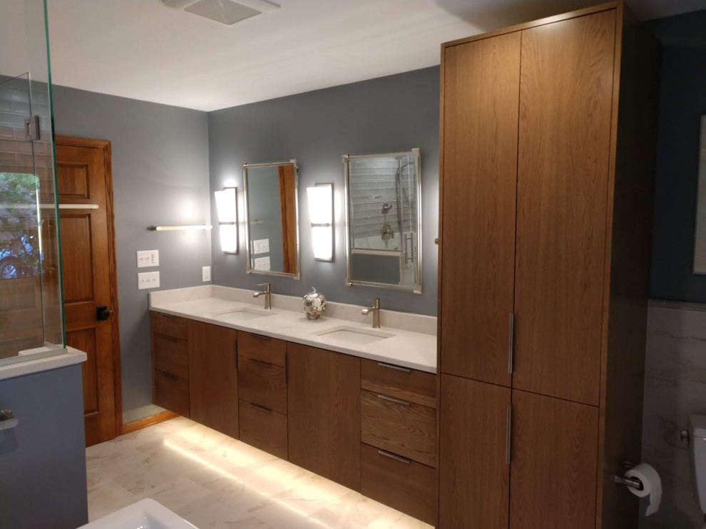 Inspiration for a transitional home design remodel in Milwaukee