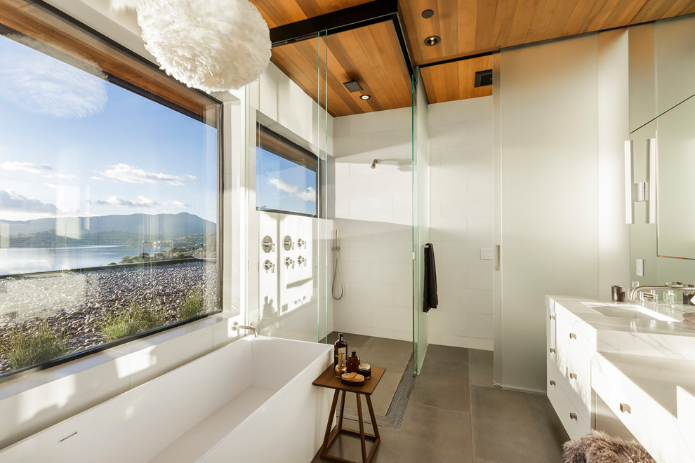 Bathroom - bathroom idea in San Francisco