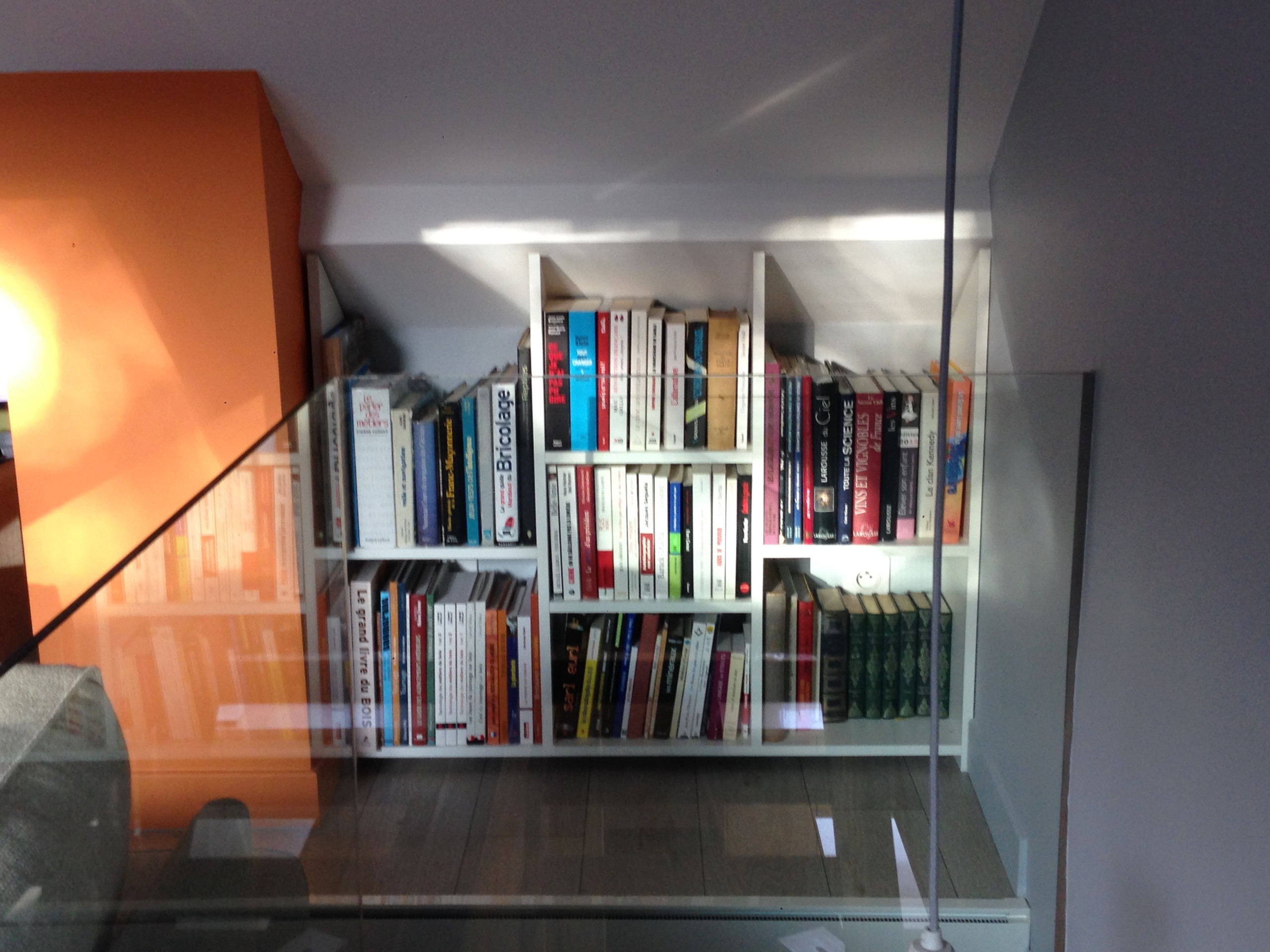 Mini bibliothèque sous pente à Montigny